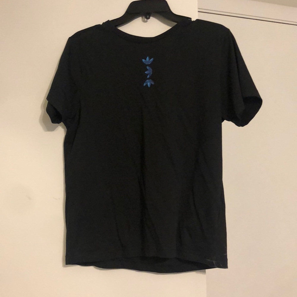 Adidas T-Shirt.